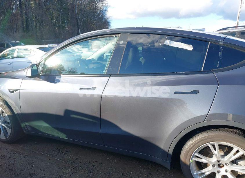 Photo 14 of 2021 Tesla Model Y LONG RANGE DUAL MOTOR ALL-WHEEL DRIVE (VIN 5YJYGDEE7MF110514)