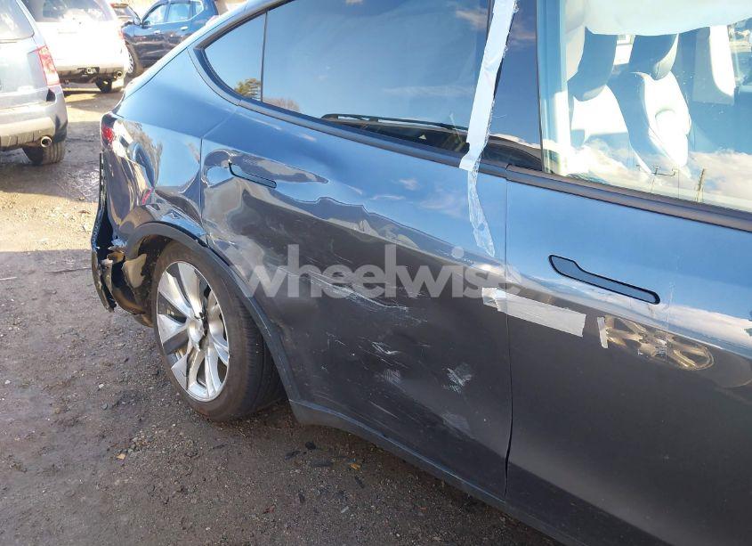 Photo 6 of 2021 Tesla Model Y LONG RANGE DUAL MOTOR ALL-WHEEL DRIVE (VIN 5YJYGDEE7MF110514)