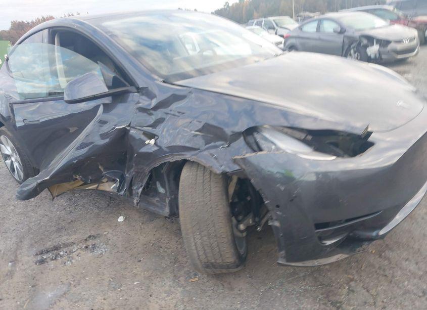Photo 6 of 2021 Tesla Model Y LONG RANGE DUAL MOTOR ALL-WHEEL DRIVE (VIN 5YJYGDEE7MF174312)