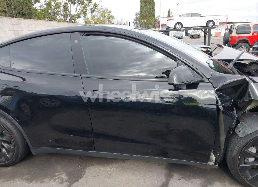 Photo 13 of 2021 Tesla Model Y LONG RANGE DUAL MOTOR ALL-WHEEL DRIVE (VIN 5YJYGDEE7MF284017)
