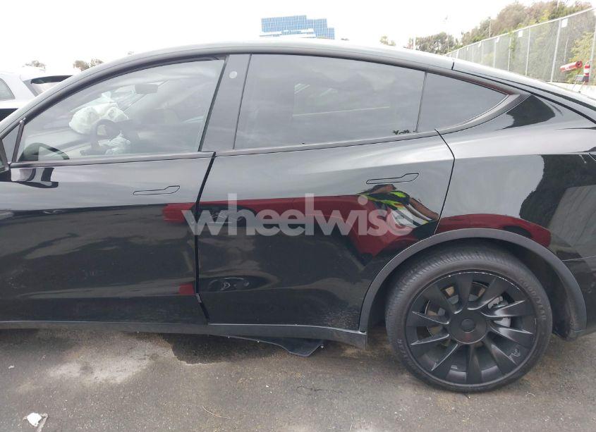 Photo 14 of 2021 Tesla Model Y LONG RANGE DUAL MOTOR ALL-WHEEL DRIVE (VIN 5YJYGDEE7MF284017)