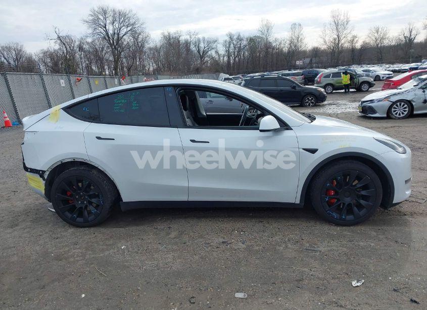 Photo 13 of 2021 Tesla Model Y LONG RANGE DUAL MOTOR ALL-WHEEL DRIVE (VIN 5YJYGDEE7MF299522)