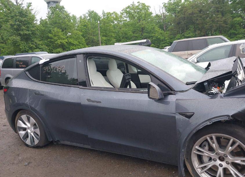 Photo 13 of 2020 Tesla Model Y LONG RANGE DUAL MOTOR ALL-WHEEL DRIVE (VIN 5YJYGDEE8LF032663)