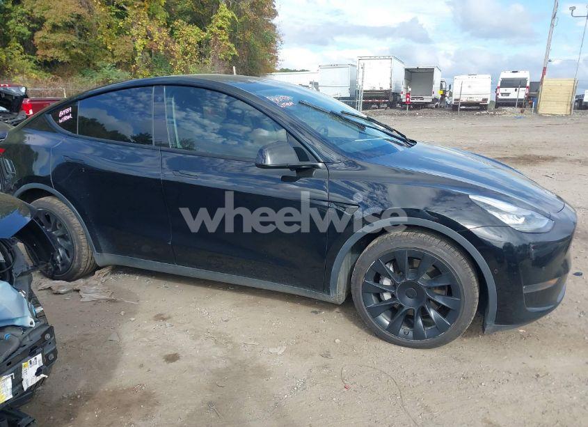 Photo 13 of 2021 Tesla Model Y LONG RANGE DUAL MOTOR ALL-WHEEL DRIVE (VIN 5YJYGDEE8MF064739)
