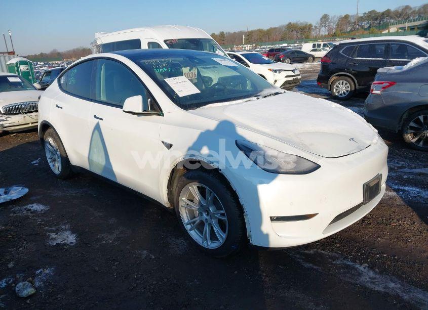 2021 Tesla Model Y LONG RANGE DUAL MOTOR ALL-WHEEL DRIVE (VIN 5YJYGDEE8MF077930) main photo