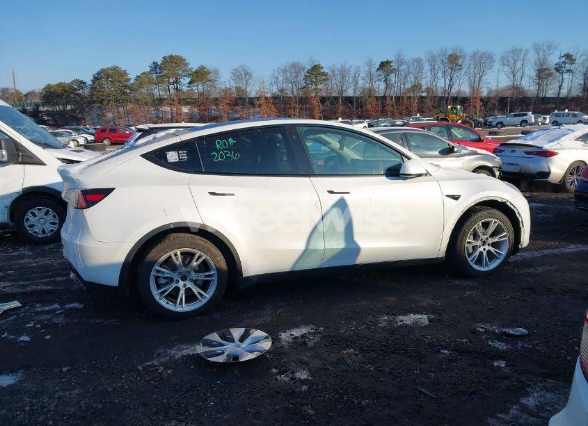 Photo 13 of 2021 Tesla Model Y LONG RANGE DUAL MOTOR ALL-WHEEL DRIVE (VIN 5YJYGDEE8MF077930)