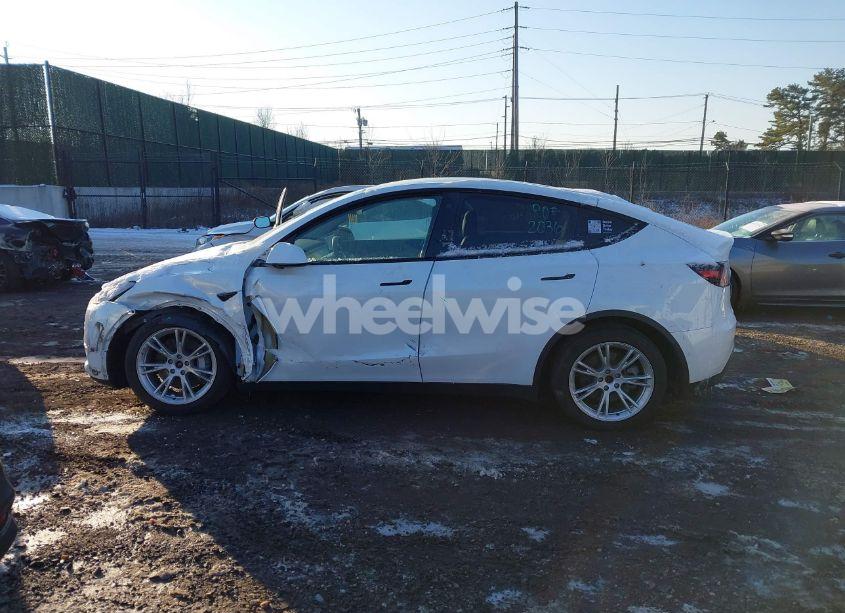 Photo 14 of 2021 Tesla Model Y LONG RANGE DUAL MOTOR ALL-WHEEL DRIVE (VIN 5YJYGDEE8MF077930)