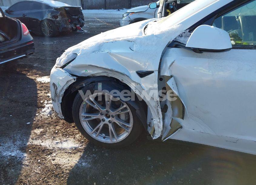 Photo 6 of 2021 Tesla Model Y LONG RANGE DUAL MOTOR ALL-WHEEL DRIVE (VIN 5YJYGDEE8MF077930)