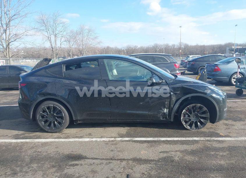 Photo 13 of 2021 Tesla Model Y LONG RANGE DUAL MOTOR ALL-WHEEL DRIVE (VIN 5YJYGDEE8MF078740)