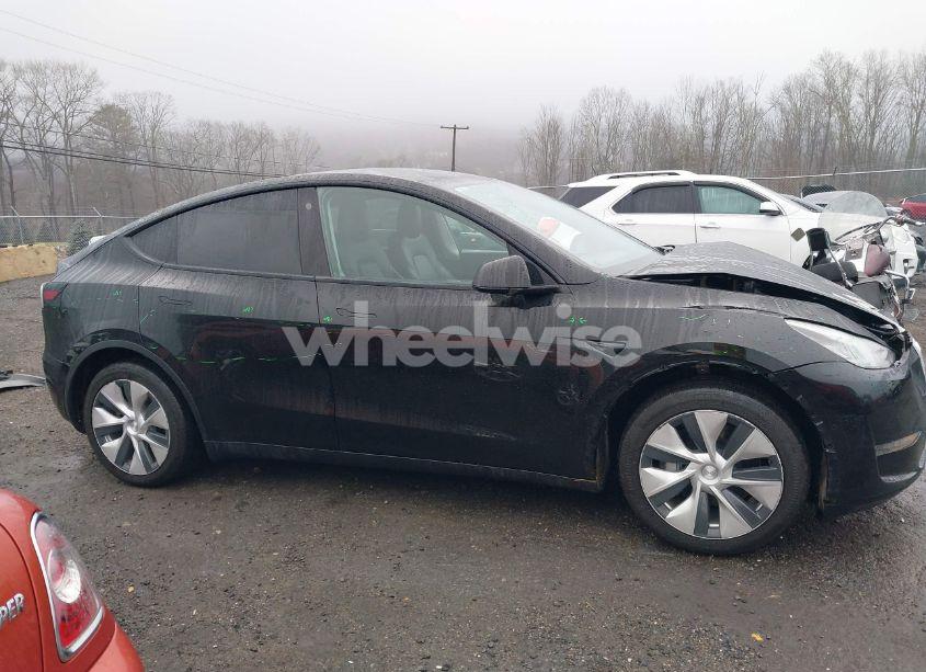 Photo 14 of 2021 Tesla Model Y LONG RANGE DUAL MOTOR ALL-WHEEL DRIVE (VIN 5YJYGDEE8MF101028)