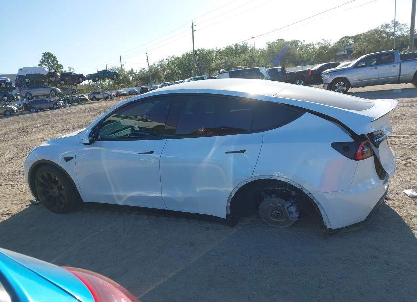 Photo 13 of 2021 Tesla Model Y LONG RANGE DUAL MOTOR ALL-WHEEL DRIVE (VIN 5YJYGDEE8MF115429)