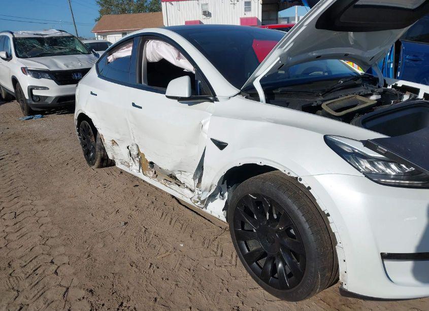 Photo 6 of 2021 Tesla Model Y LONG RANGE DUAL MOTOR ALL-WHEEL DRIVE (VIN 5YJYGDEE8MF115429)