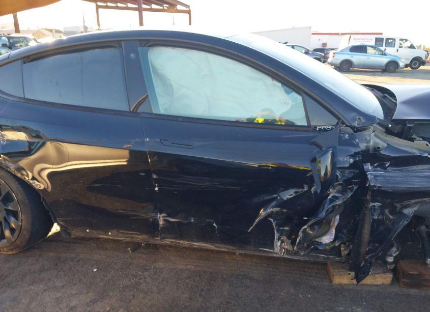 Photo 12 of 2021 Tesla Model Y LONG RANGE DUAL MOTOR ALL-WHEEL DRIVE (VIN 5YJYGDEE8MF138774)