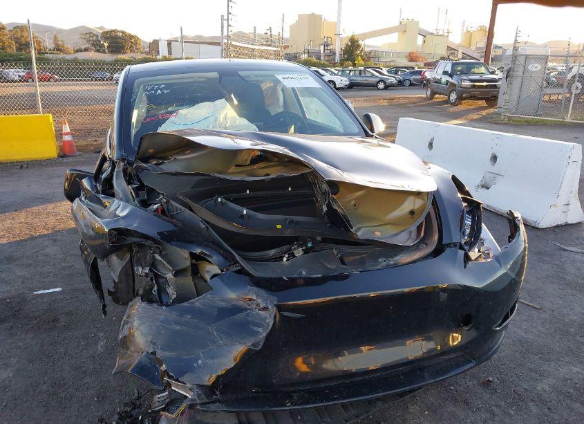 Photo 6 of 2021 Tesla Model Y LONG RANGE DUAL MOTOR ALL-WHEEL DRIVE (VIN 5YJYGDEE8MF138774)