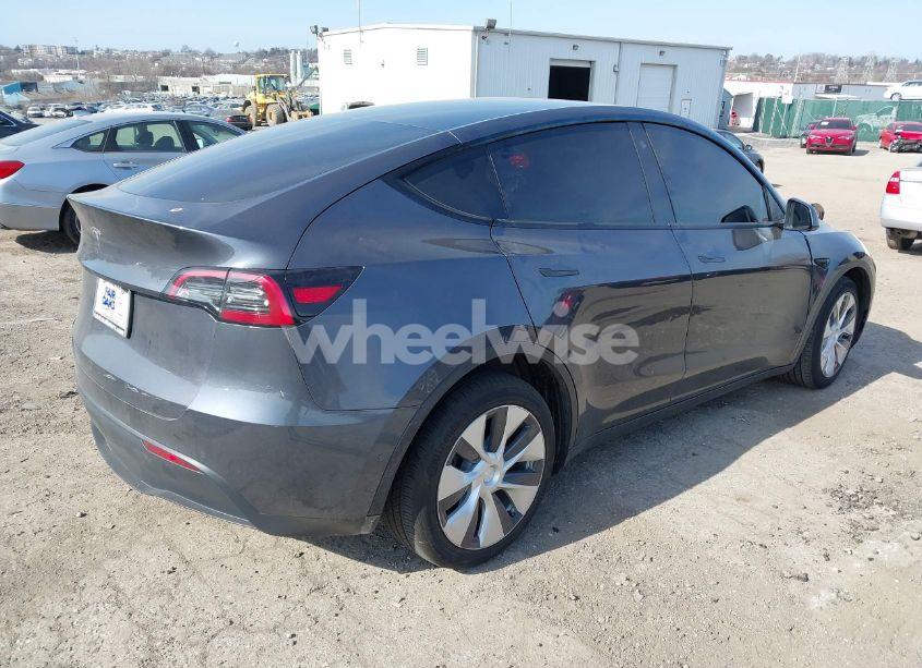 Photo 4 of 2021 Tesla Model Y LONG RANGE DUAL MOTOR ALL-WHEEL DRIVE (VIN 5YJYGDEE8MF202568)