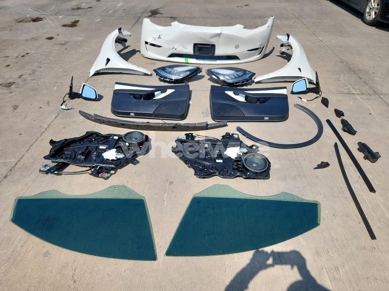 Photo 14 of 2020 TESLA MODEL Y (VIN 5YJYGDEE9LF032607)