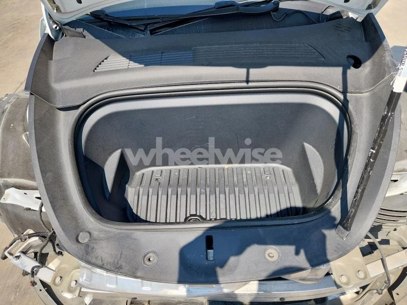 Photo 4 of 2020 TESLA MODEL Y (VIN 5YJYGDEE9LF032607)