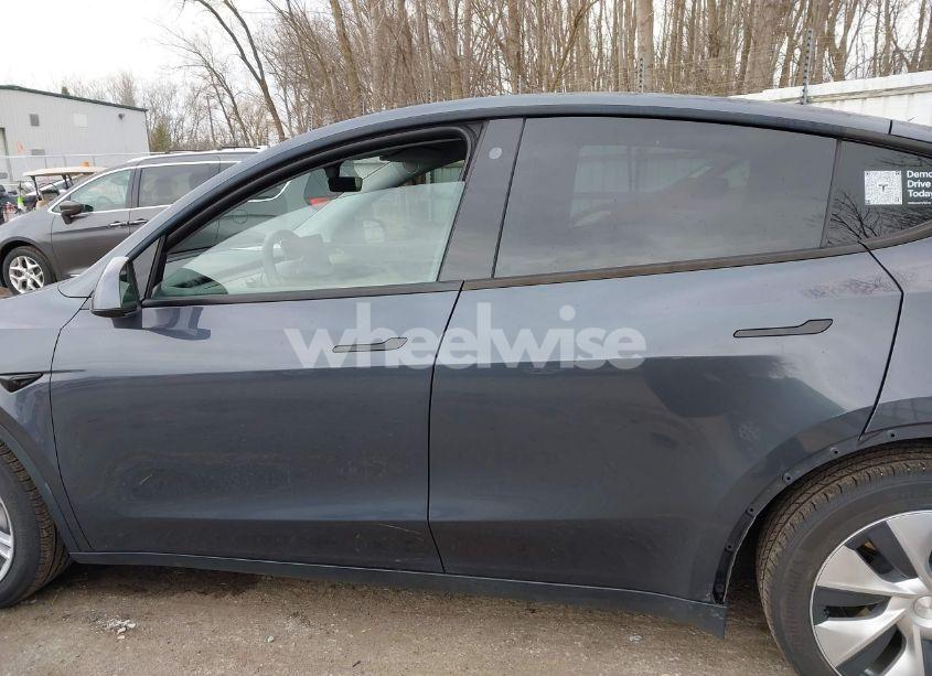 Photo 15 of 2021 Tesla Model Y LONG RANGE DUAL MOTOR ALL-WHEEL DRIVE (VIN 5YJYGDEE9MF086636)