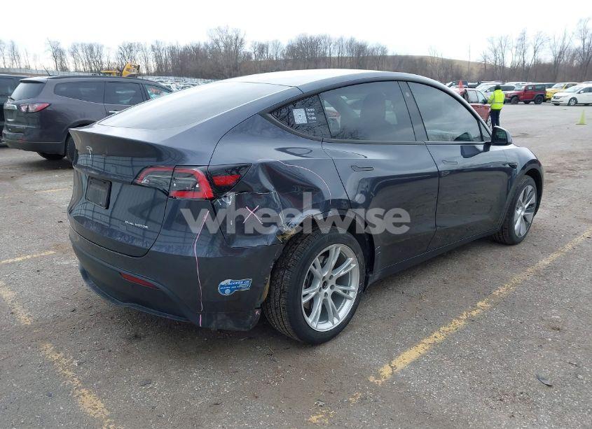 Photo 4 of 2021 Tesla Model Y LONG RANGE DUAL MOTOR ALL-WHEEL DRIVE (VIN 5YJYGDEE9MF086636)