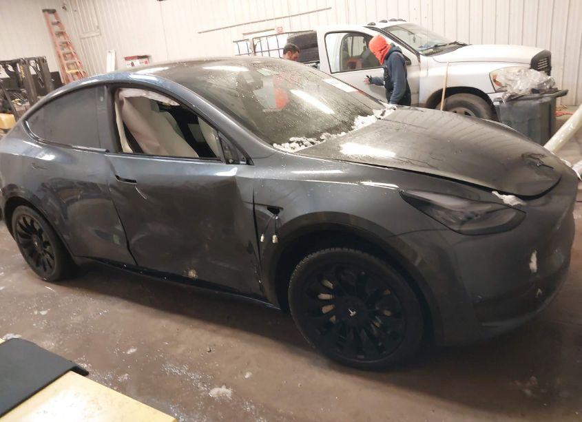 Photo 14 of 2021 Tesla Model Y LONG RANGE DUAL MOTOR ALL-WHEEL DRIVE (VIN 5YJYGDEE9MF109820)