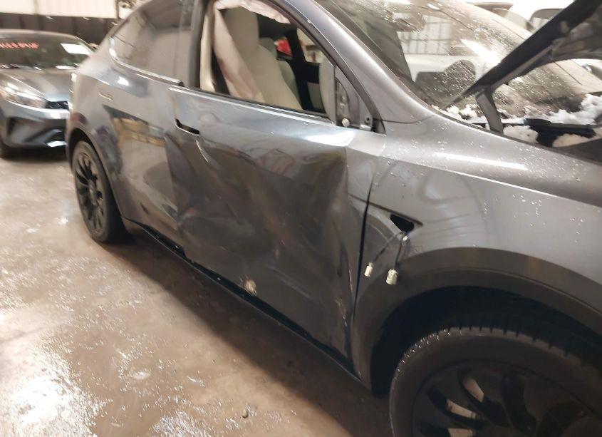 Photo 6 of 2021 Tesla Model Y LONG RANGE DUAL MOTOR ALL-WHEEL DRIVE (VIN 5YJYGDEE9MF109820)