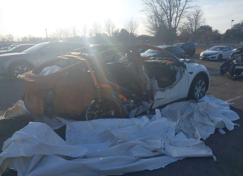 Photo 4 of 2021 Tesla Model Y LONG RANGE DUAL MOTOR ALL-WHEEL DRIVE (VIN 5YJYGDEE9MF117903)