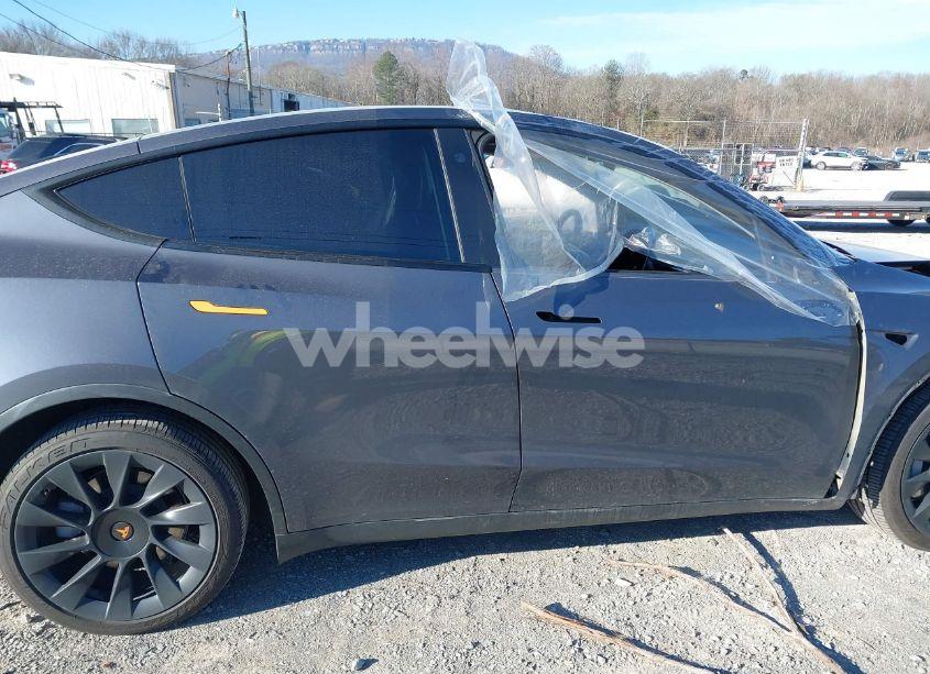 Photo 14 of 2021 Tesla Model Y LONG RANGE DUAL MOTOR ALL-WHEEL DRIVE (VIN 5YJYGDEE9MF119909)