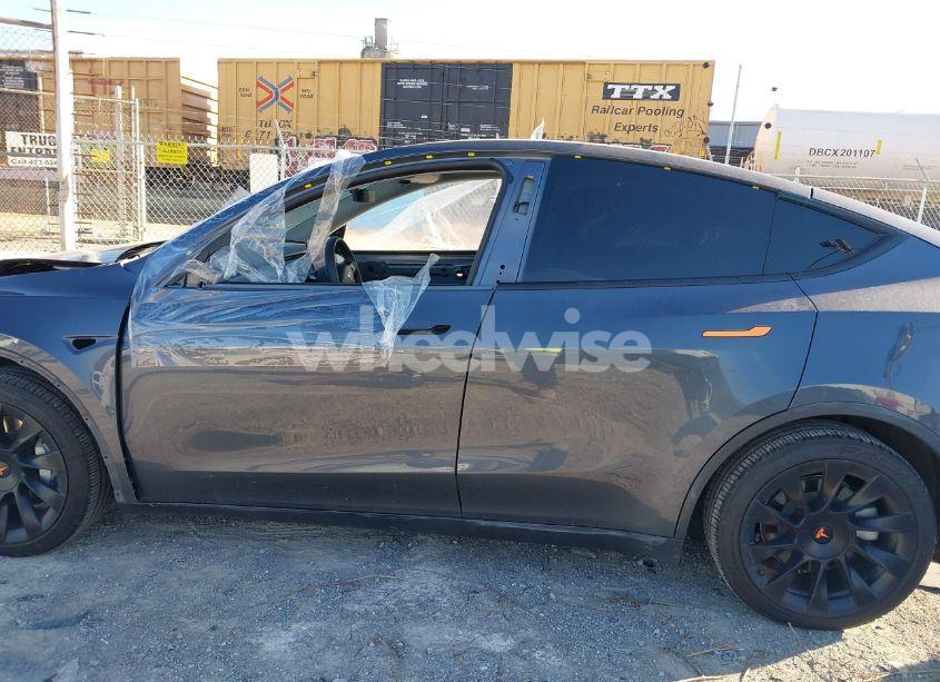 Photo 15 of 2021 Tesla Model Y LONG RANGE DUAL MOTOR ALL-WHEEL DRIVE (VIN 5YJYGDEE9MF119909)