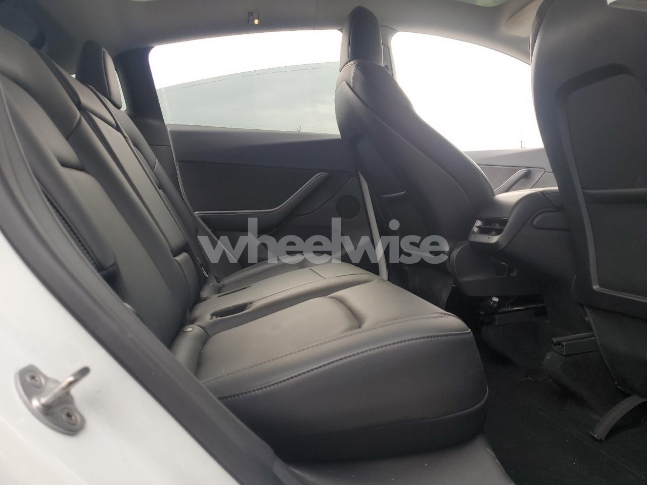 Photo 10 of 2021 TESLA MODEL Y (VIN 5YJYGDEEXMF063558)