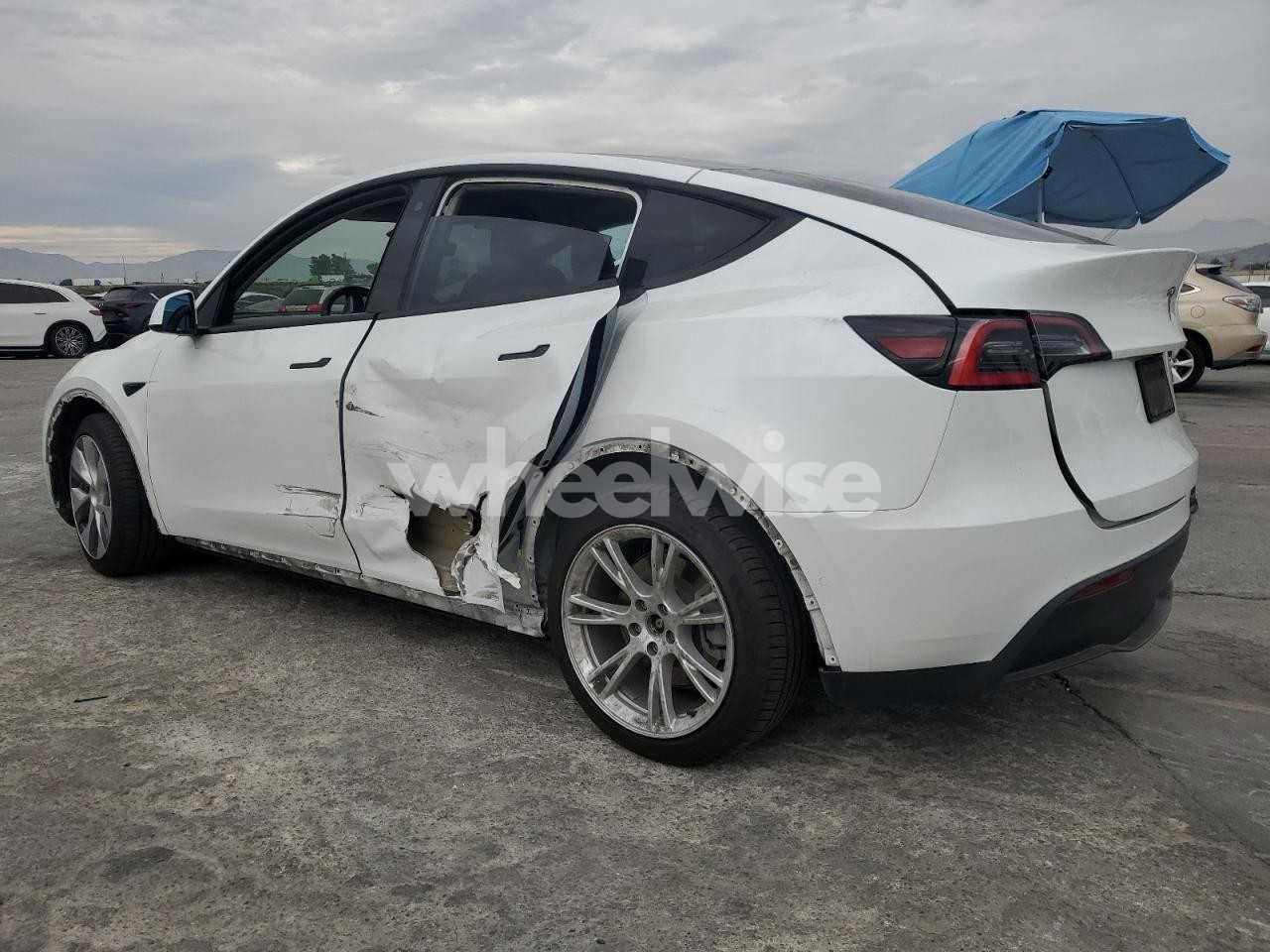Photo 2 of 2021 TESLA MODEL Y (VIN 5YJYGDEEXMF063558)