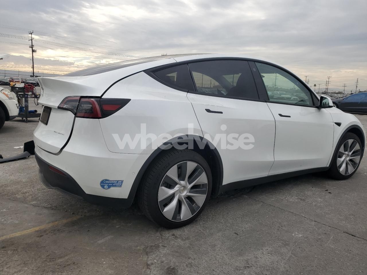 Photo 3 of 2021 TESLA MODEL Y (VIN 5YJYGDEEXMF063558)
