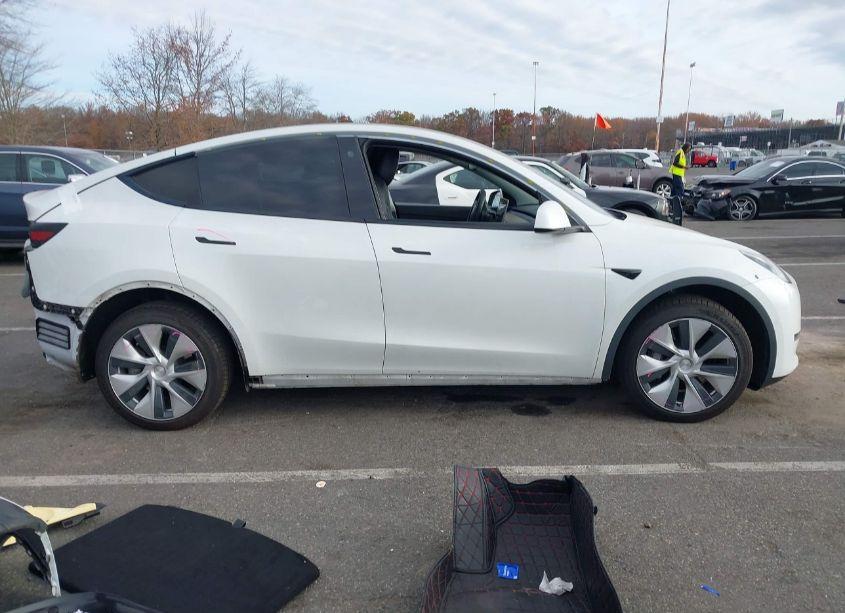 Photo 13 of 2021 Tesla Model Y LONG RANGE DUAL MOTOR ALL-WHEEL DRIVE (VIN 5YJYGDEEXMF083289)