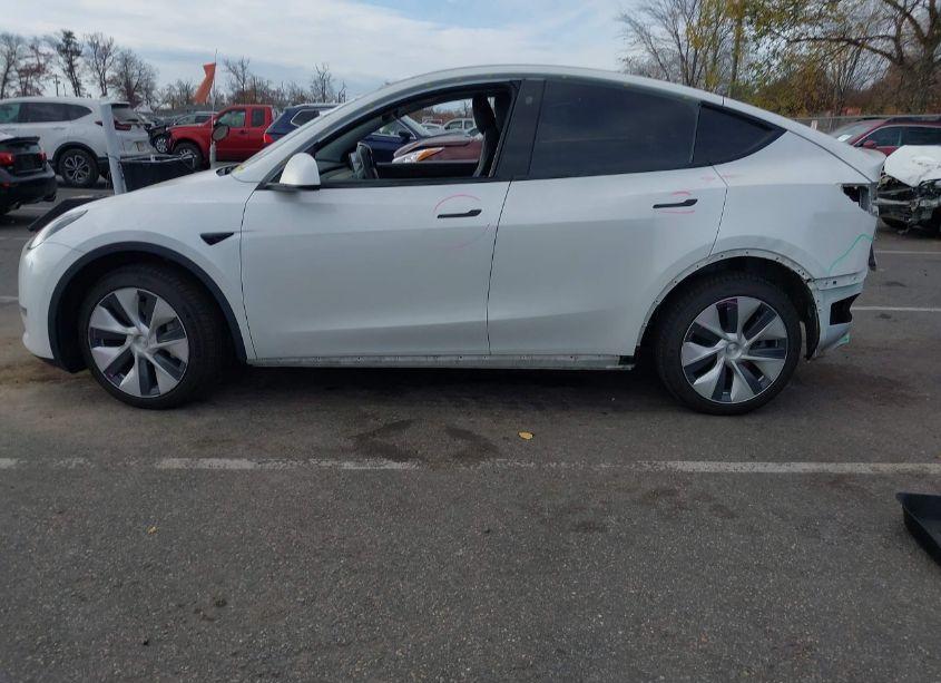 Photo 14 of 2021 Tesla Model Y LONG RANGE DUAL MOTOR ALL-WHEEL DRIVE (VIN 5YJYGDEEXMF083289)