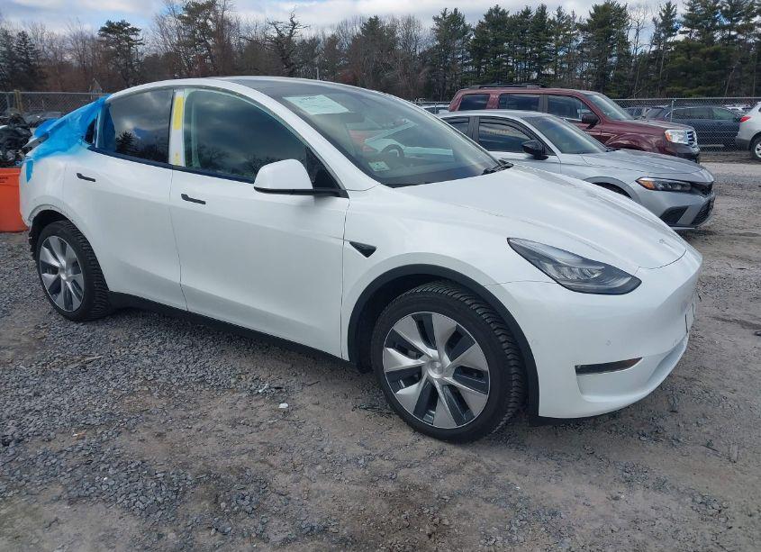 2021 Tesla Model Y LONG RANGE DUAL MOTOR ALL-WHEEL DRIVE (VIN 5YJYGDEEXMF083759) main photo