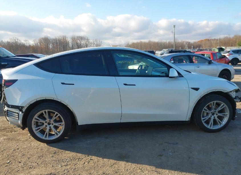 Photo 14 of 2021 Tesla Model Y LONG RANGE DUAL MOTOR ALL-WHEEL DRIVE (VIN 5YJYGDEEXMF098665)