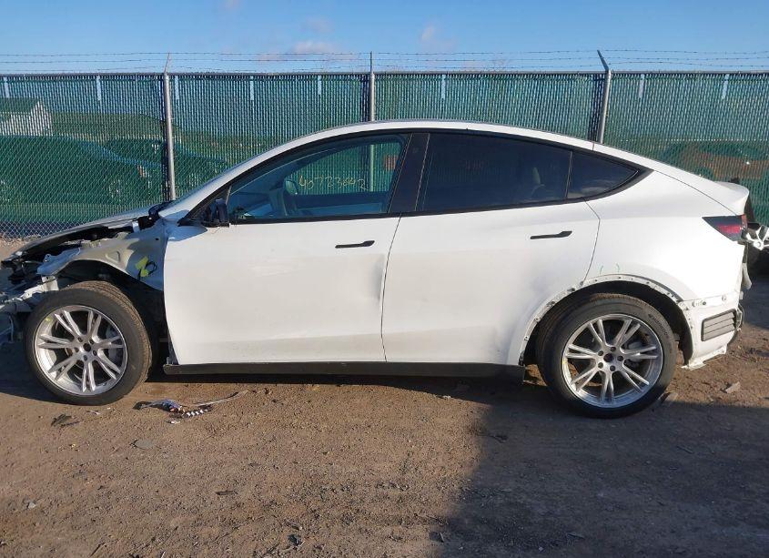 Photo 15 of 2021 Tesla Model Y LONG RANGE DUAL MOTOR ALL-WHEEL DRIVE (VIN 5YJYGDEEXMF098665)