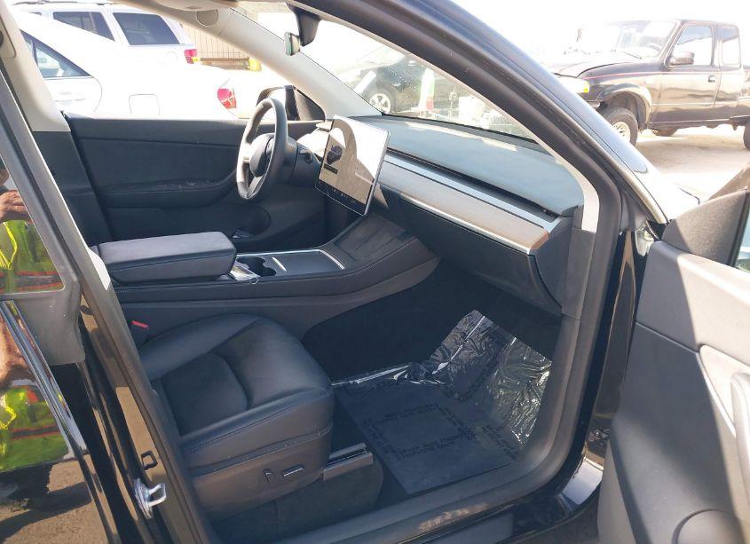 Photo 5 of 2021 Tesla Model Y LONG RANGE DUAL MOTOR ALL-WHEEL DRIVE (VIN 5YJYGDEEXMF208467)