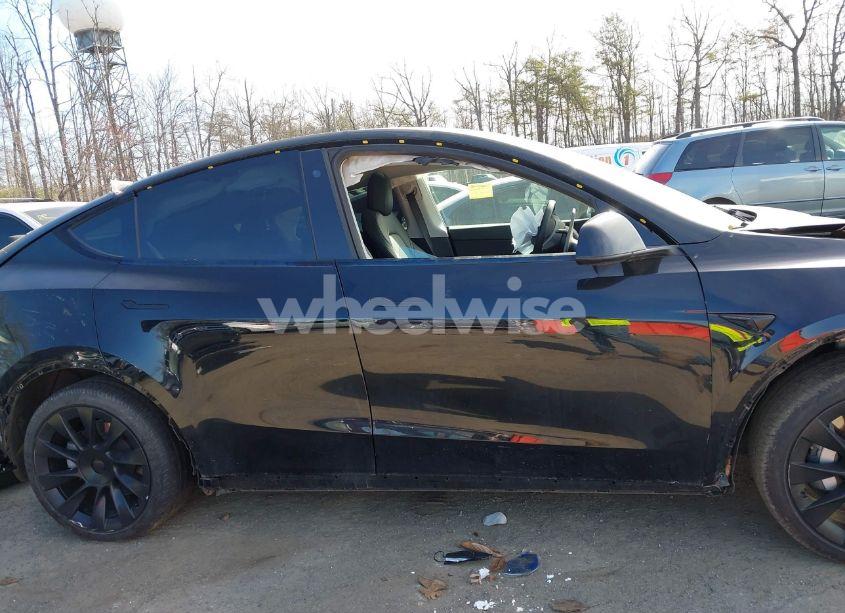 Photo 13 of 2021 Tesla Model Y LONG RANGE DUAL MOTOR ALL-WHEEL DRIVE (VIN 5YJYGDEEXMF208923)