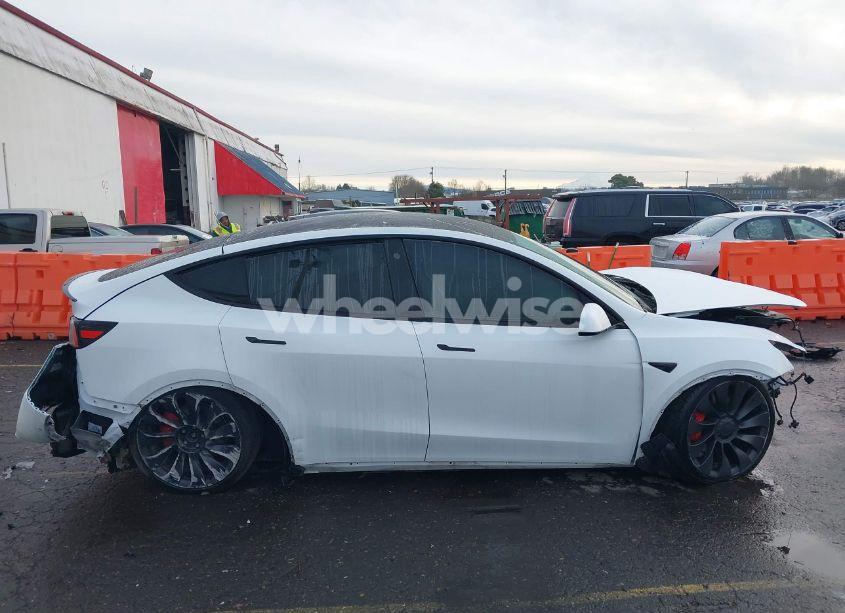 Photo 13 of 2021 Tesla Model Y PERFORMANCE DUAL MOTOR ALL-WHEEL DRIVE (VIN 5YJYGDEF2MF133739)