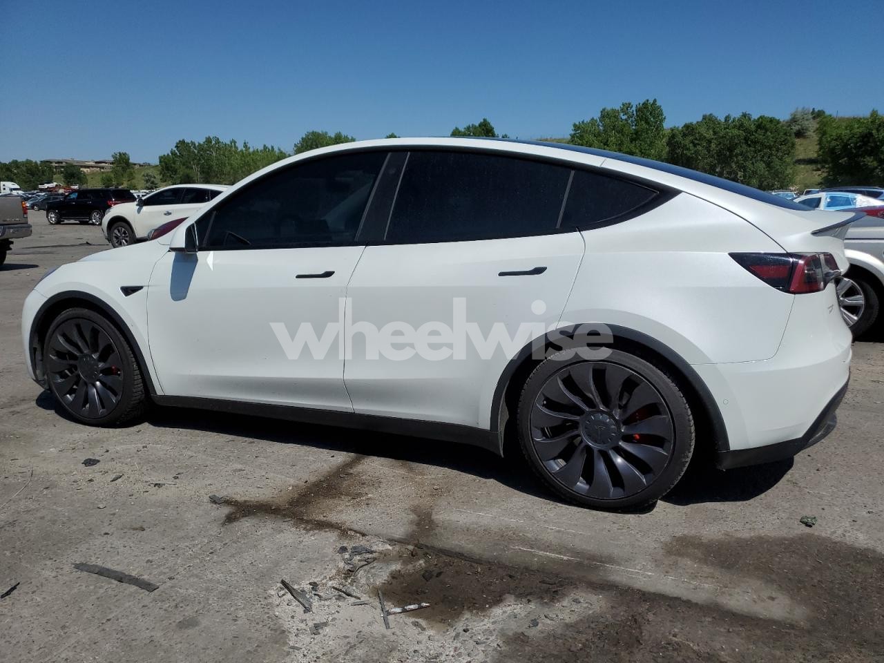 Photo 2 of 2021 TESLA MODEL Y (VIN 5YJYGDEF2MF245165)