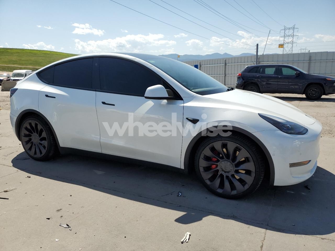 Photo 4 of 2021 TESLA MODEL Y (VIN 5YJYGDEF2MF245165)