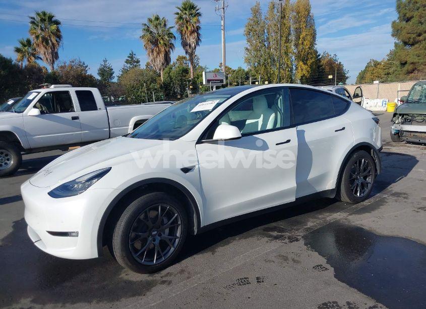 Photo 2 of 2020 Tesla Model Y (VIN 5YJYGDEF3LF023104)