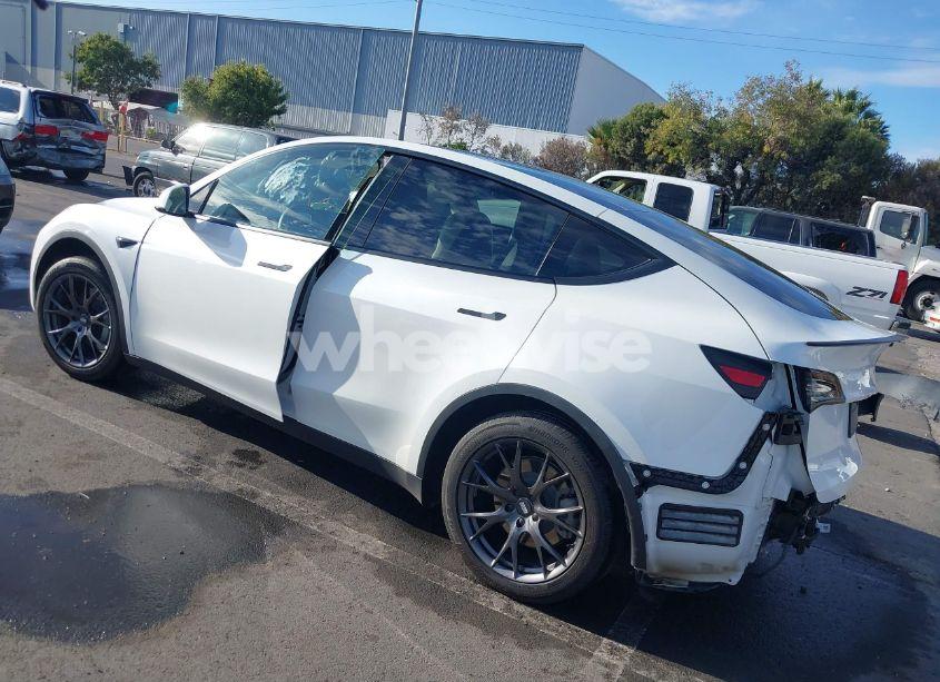 Photo 3 of 2020 Tesla Model Y (VIN 5YJYGDEF3LF023104)