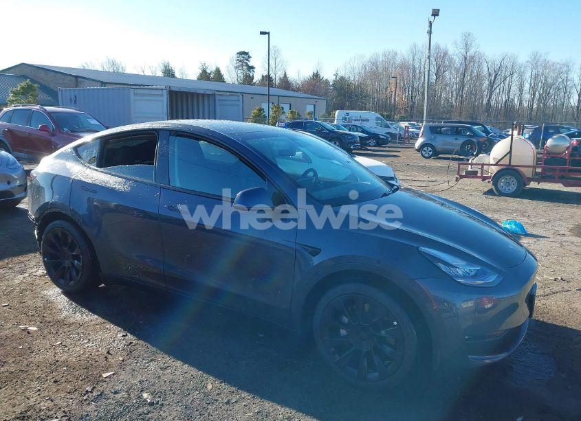 2020 Tesla Model Y LONG RANGE DUAL MOTOR ALL-WHEEL DRIVE/PERFORMANCE DUAL MOTOR ALL-WHEEL DRIVE (VIN 5YJYGDEF7LF000795) main photo