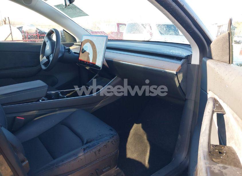 Photo 5 of 2020 Tesla Model Y LONG RANGE DUAL MOTOR ALL-WHEEL DRIVE/PERFORMANCE DUAL MOTOR ALL-WHEEL DRIVE (VIN 5YJYGDEF7LF000795)