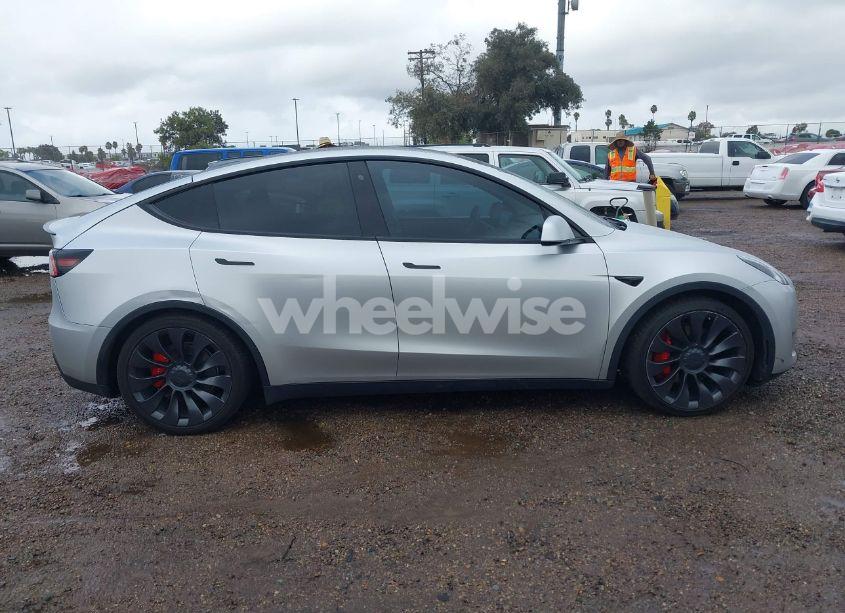 Photo 13 of 2020 Tesla Model Y LONG RANGE DUAL MOTOR ALL-WHEEL DRIVE/PERFORMANCE DUAL MOTOR ALL-WHEEL DRIVE (VIN 5YJYGDEF9LF038500)
