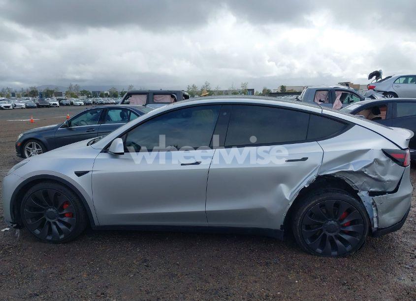 Photo 14 of 2020 Tesla Model Y LONG RANGE DUAL MOTOR ALL-WHEEL DRIVE/PERFORMANCE DUAL MOTOR ALL-WHEEL DRIVE (VIN 5YJYGDEF9LF038500)