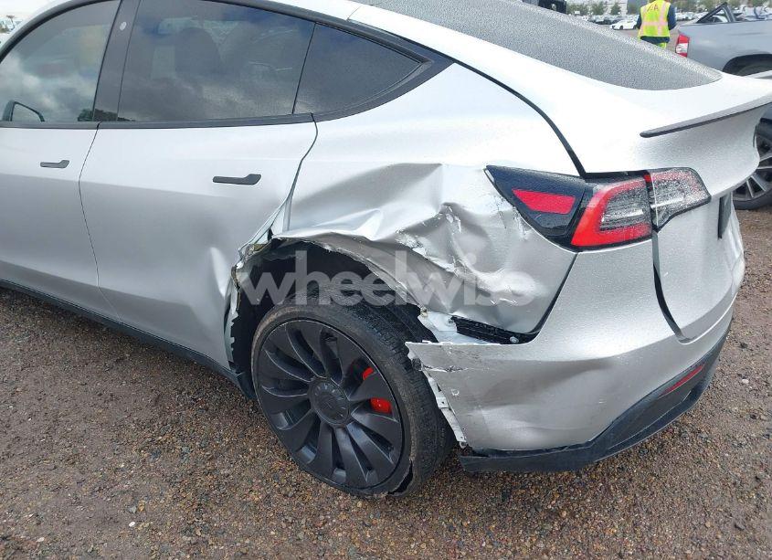 Photo 6 of 2020 Tesla Model Y LONG RANGE DUAL MOTOR ALL-WHEEL DRIVE/PERFORMANCE DUAL MOTOR ALL-WHEEL DRIVE (VIN 5YJYGDEF9LF038500)