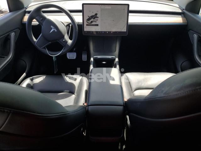 Photo 4 of 2021 TESLA MODEL Y (VIN 5YJYGDEF9MF277739)