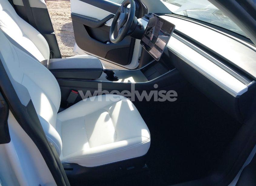 Photo 5 of 2020 Tesla Model Y LONG RANGE DUAL MOTOR ALL-WHEEL DRIVE/PERFORMANCE DUAL MOTOR ALL-WHEEL DRIVE (VIN 5YJYGDEFXLF011614)